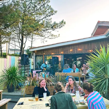 Cheeky Family Surf House *