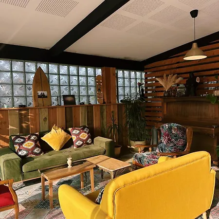 Hostel Cheeky Family Surf House *