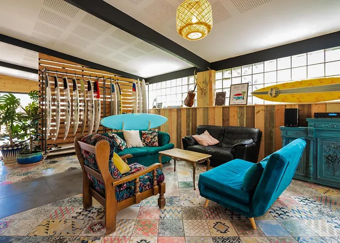 Cheeky Family Surf House Hostel *