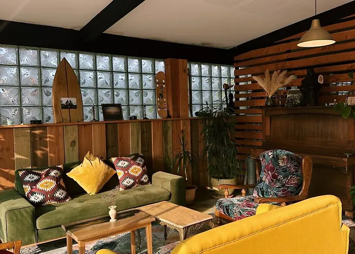 Hostel Cheeky Family Surf House *